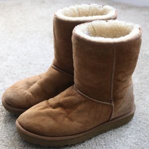 UGG Australia Classic Short Woman's Boots Size 8